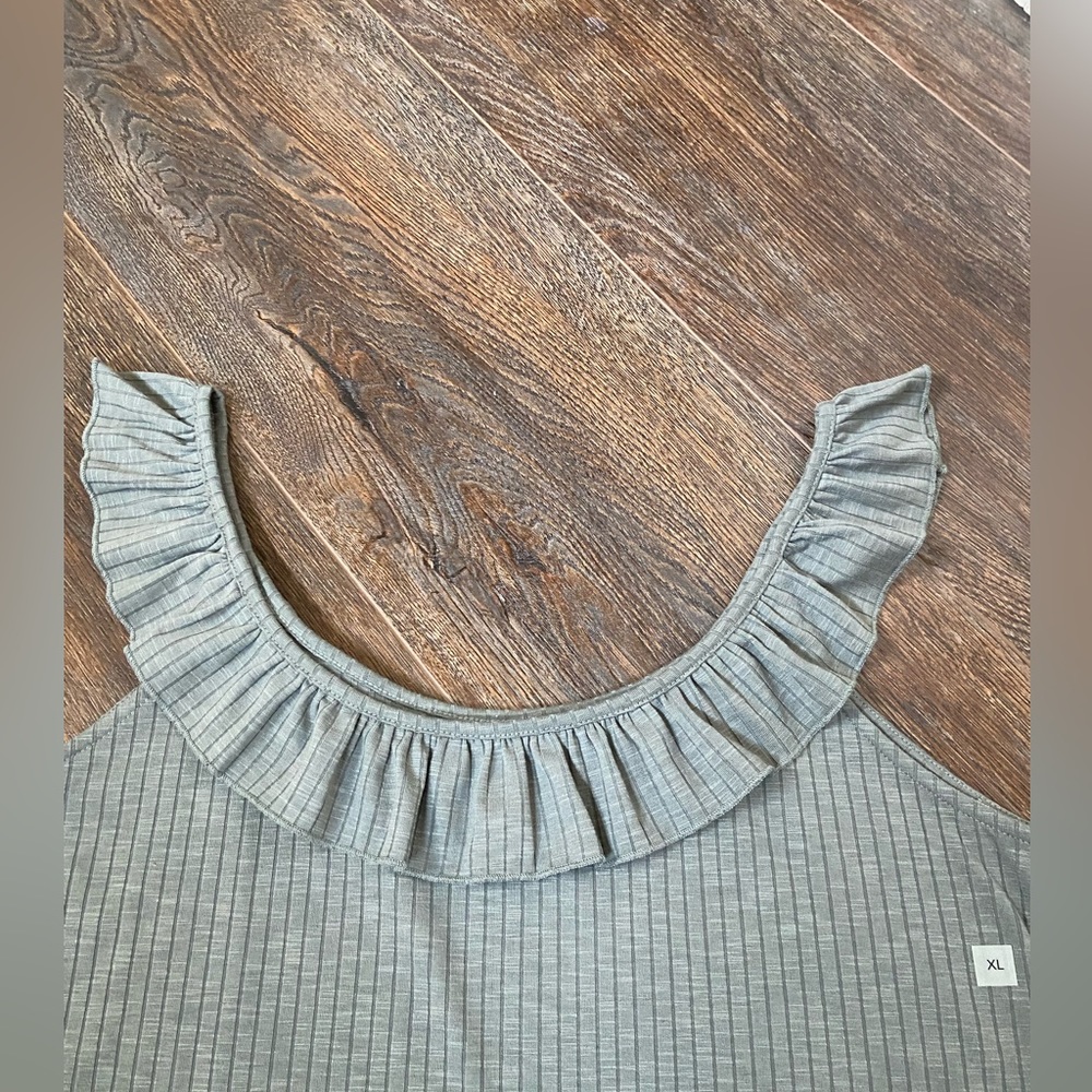 LOFT heathered gray ruffle neckline tank - Picture 4 of 7